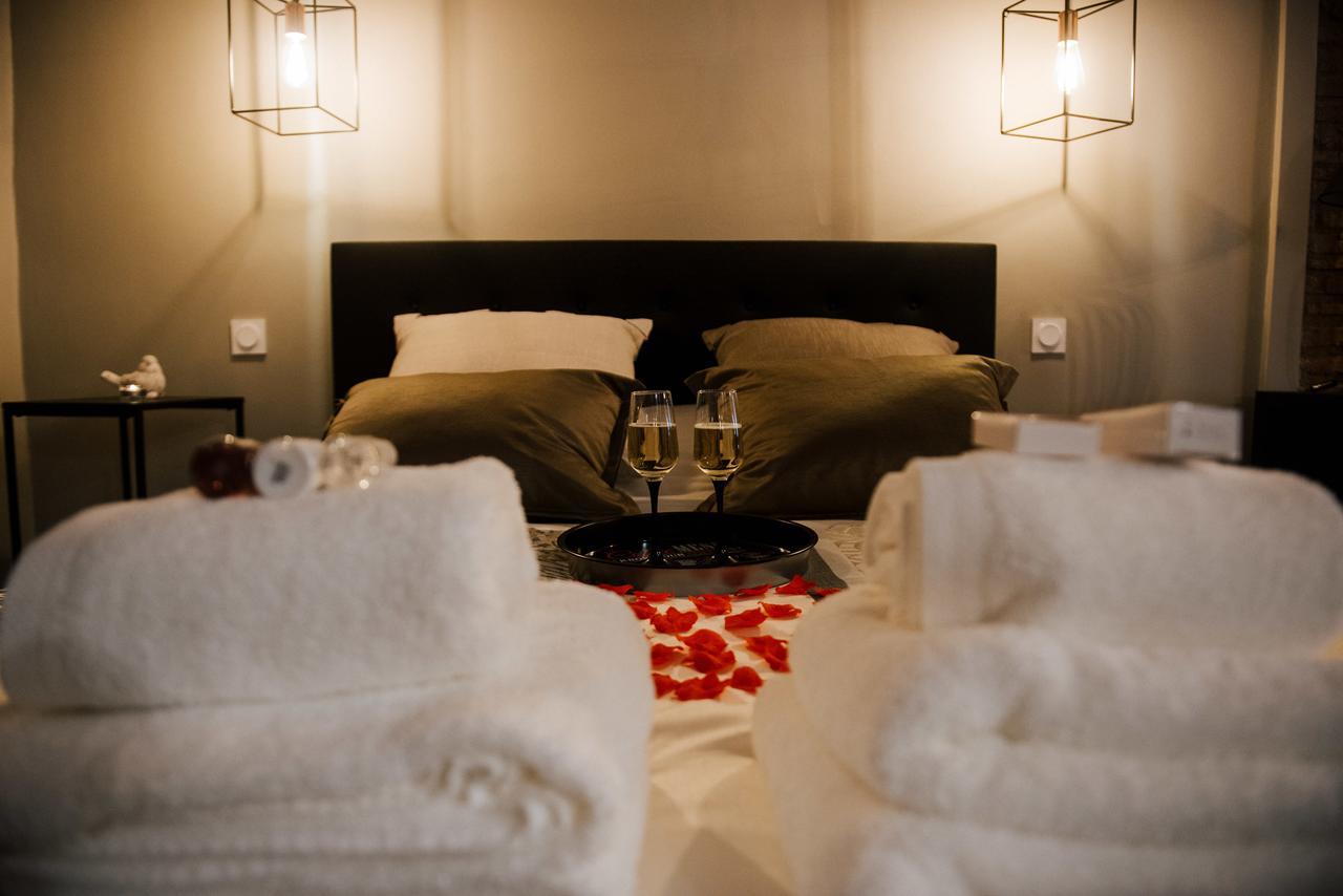 La Romantique Avec Jacuzzi Au Cœur De Appart hôtel *