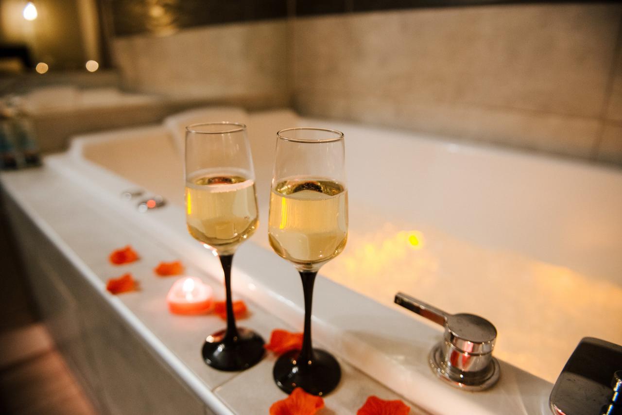 La Romantique Avec Jacuzzi Au Coeur De Aparthotel